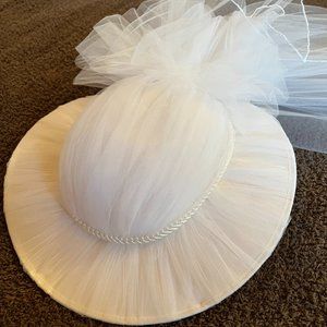 Bridal hat with veil at back